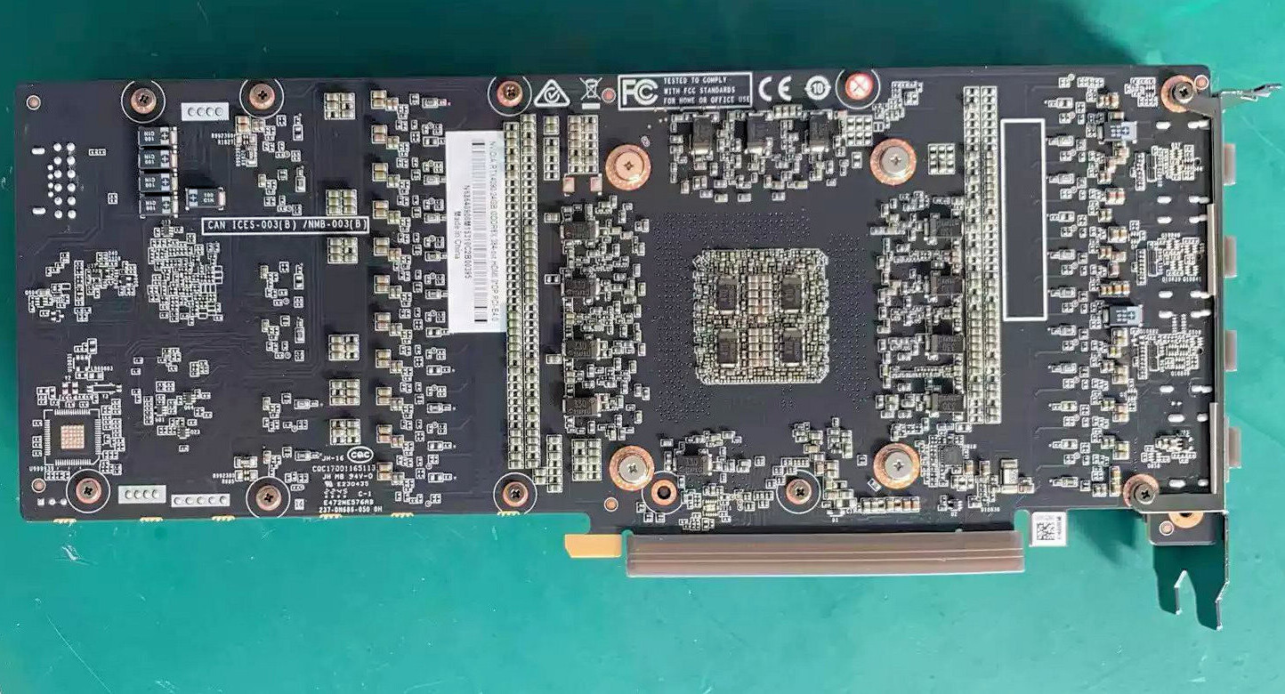 Immagine pubblicata in relazione al seguente contenuto: Un maker cinese realizza una GeForce RTX 4090 dual-slot con cooler ad aria | Nome immagine: news34034_NVIDIA-GeForce-RTX-4090_Dual-Slot_3.jpg