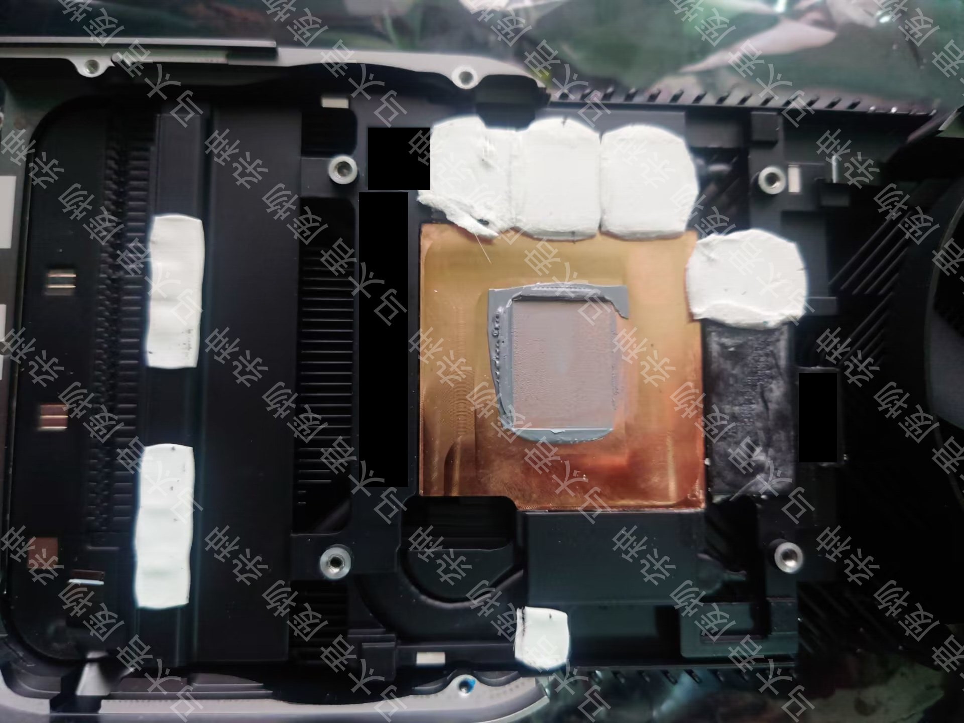 Immagine pubblicata in relazione al seguente contenuto: On line le foto delle card GeForce RTX 4060 Ti e RTX 4070 Ti Founders Edition? | Nome immagine: news34278_Leak_Photo_GeForce-RTX-4070-Ti_4.jpg