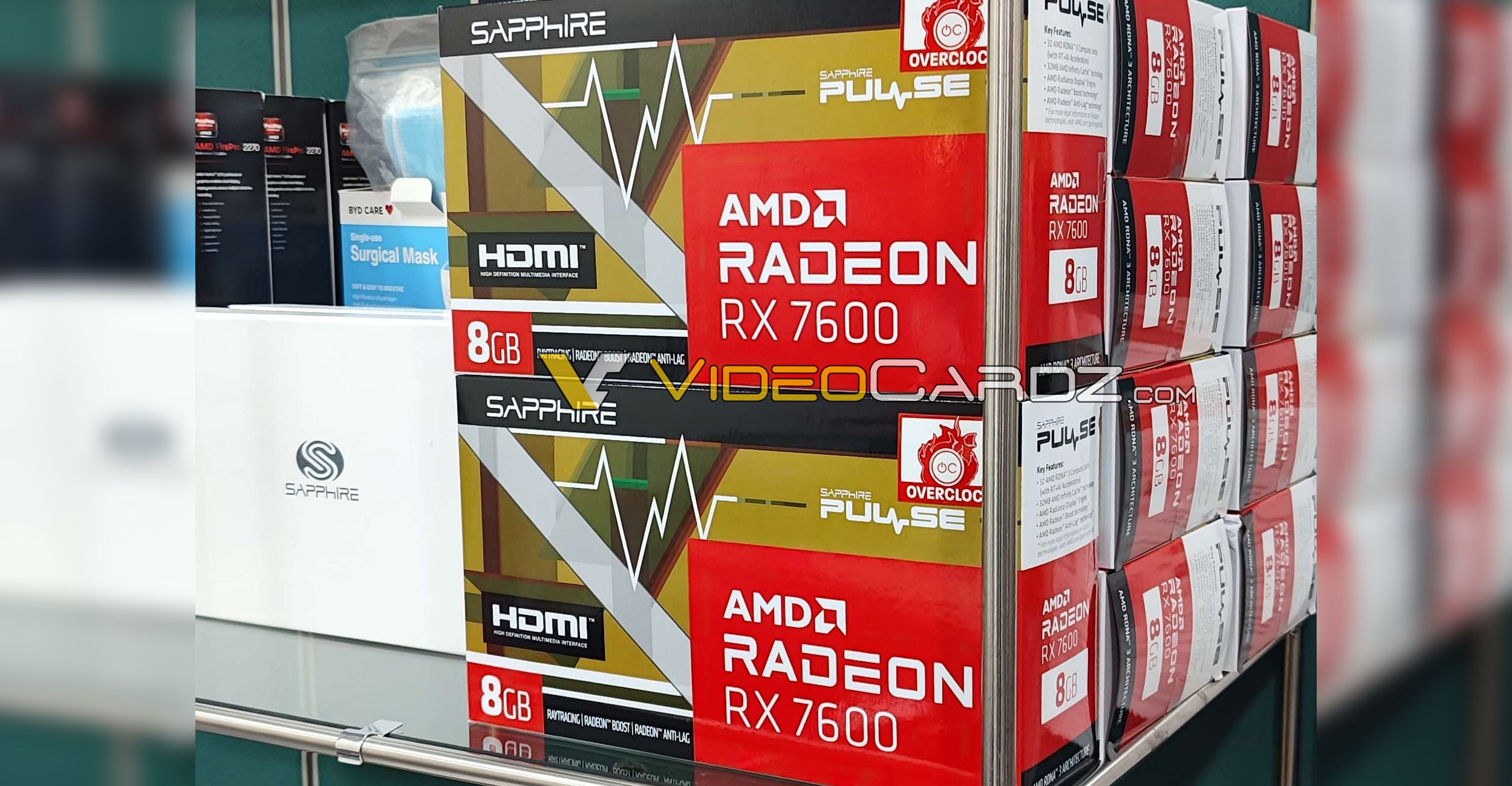 Immagine pubblicata in relazione al seguente contenuto: On line la foto del bundle commerciale della Radeon RX 7600 PULSE di SAPPHIRE | Nome immagine: news34467_AMD_SAPPHIRE-Radeon-RX-7600-PULSE_1.jpg