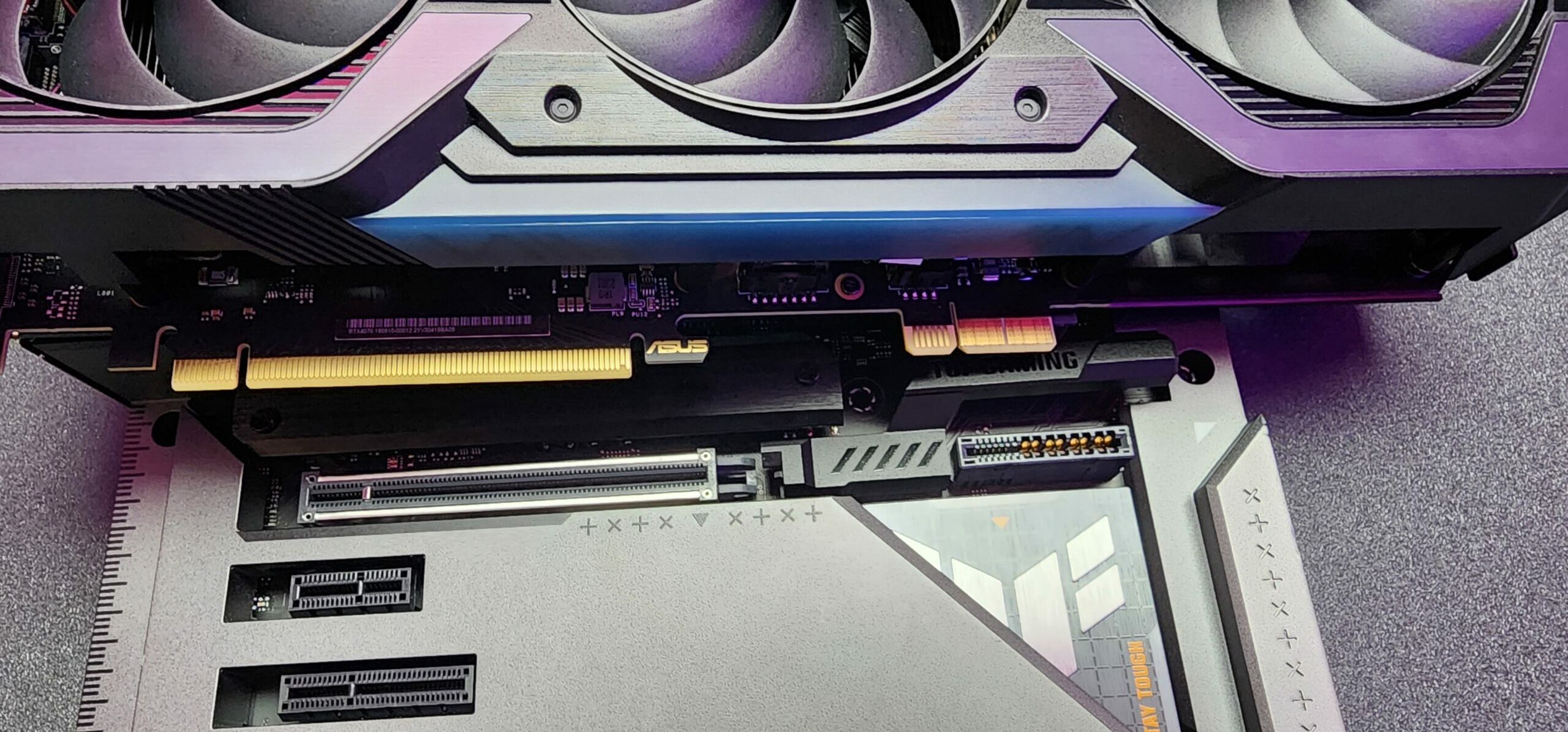 Immagine pubblicata in relazione al seguente contenuto: ASUS mostra una card GeForce RTX 4070 priva di connettore di potenza PCIe | Nome immagine: news34533_ROG-GeForce-RTX-4070_3.jpg