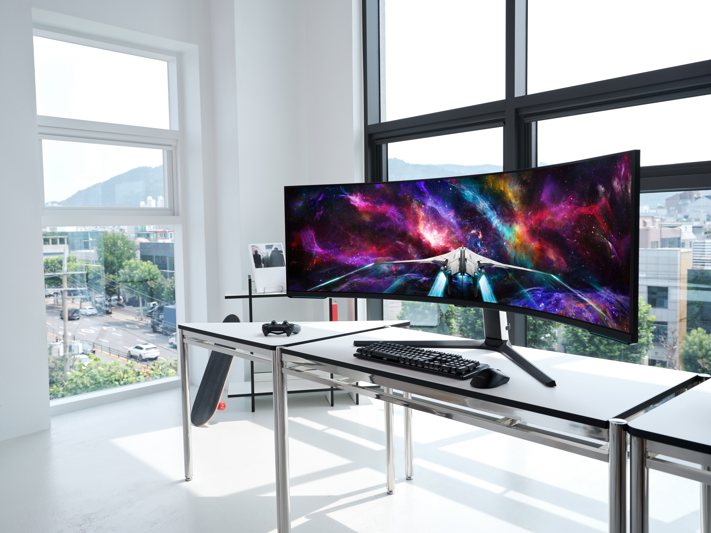 Immagine pubblicata in relazione al seguente contenuto: Samsung mostra i gaming monitor UHD Odyssey Neo G9 57-inch e Ark 55-inch | Nome immagine: news34773_Samsung_Odyssey-Neo-G9-57-inch_2.jpg