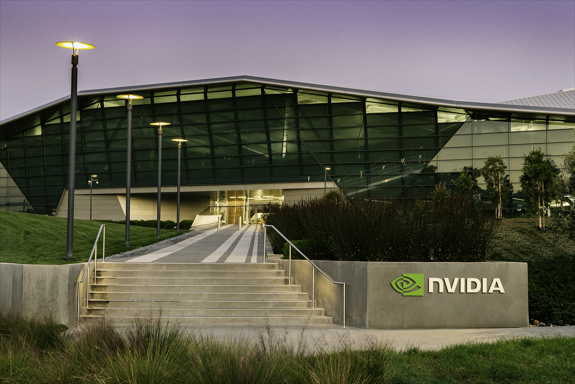 Immagine pubblicata in relazione al seguente contenuto: NVIDIA potrebbe lanciare la sua prima CPU ARM per PC nel corso del 2025 | Nome immagine: news34969_NVIDIA-Endeavor-building-logo_1.jpg