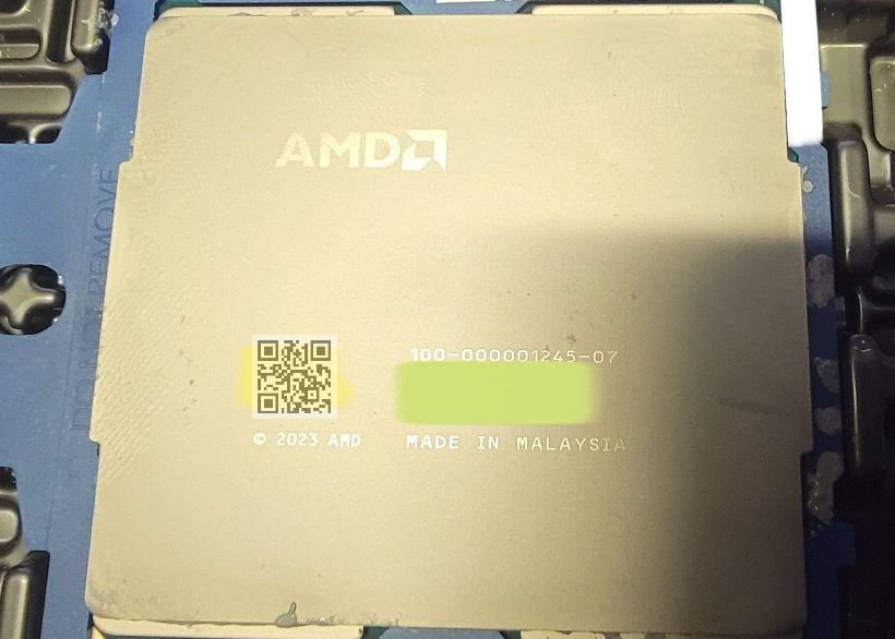 Immagine pubblicata in relazione al seguente contenuto: Foto di una CPU AMD EPYC Turin di quinta generazione e specifiche leaked | Nome immagine: news35124_AMD-EPYC-Turin_1.jpg