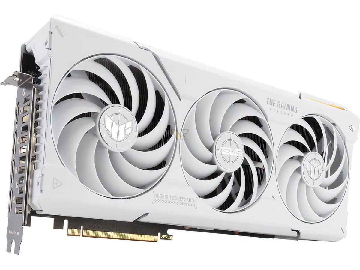 Immagine pubblicata in relazione al seguente contenuto: ASUS festeggia il Bianco Natale con la Radeon RX 7900 GRE 16GB TUF WHITE OC | Nome immagine: news35145_Radeon-RX-7900-GRE-16GB-TUF-WHITE-OC_1.jpg