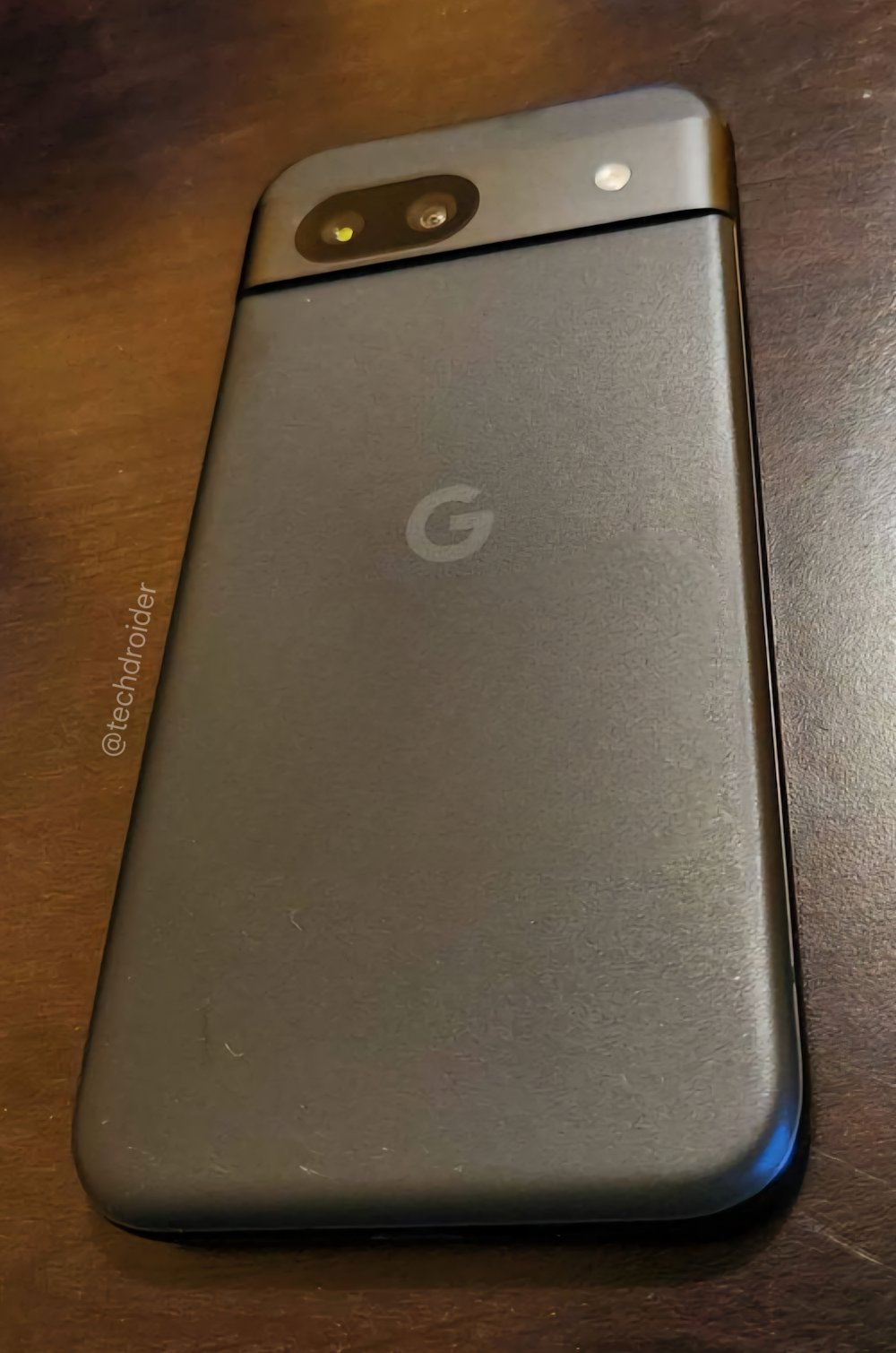 Immagine pubblicata in relazione al seguente contenuto: On line le foto (leaked) dello smartphone Pixel 8a prima del lancio di Google | Nome immagine: news35482_Google-Pixel-8a_1.jpg