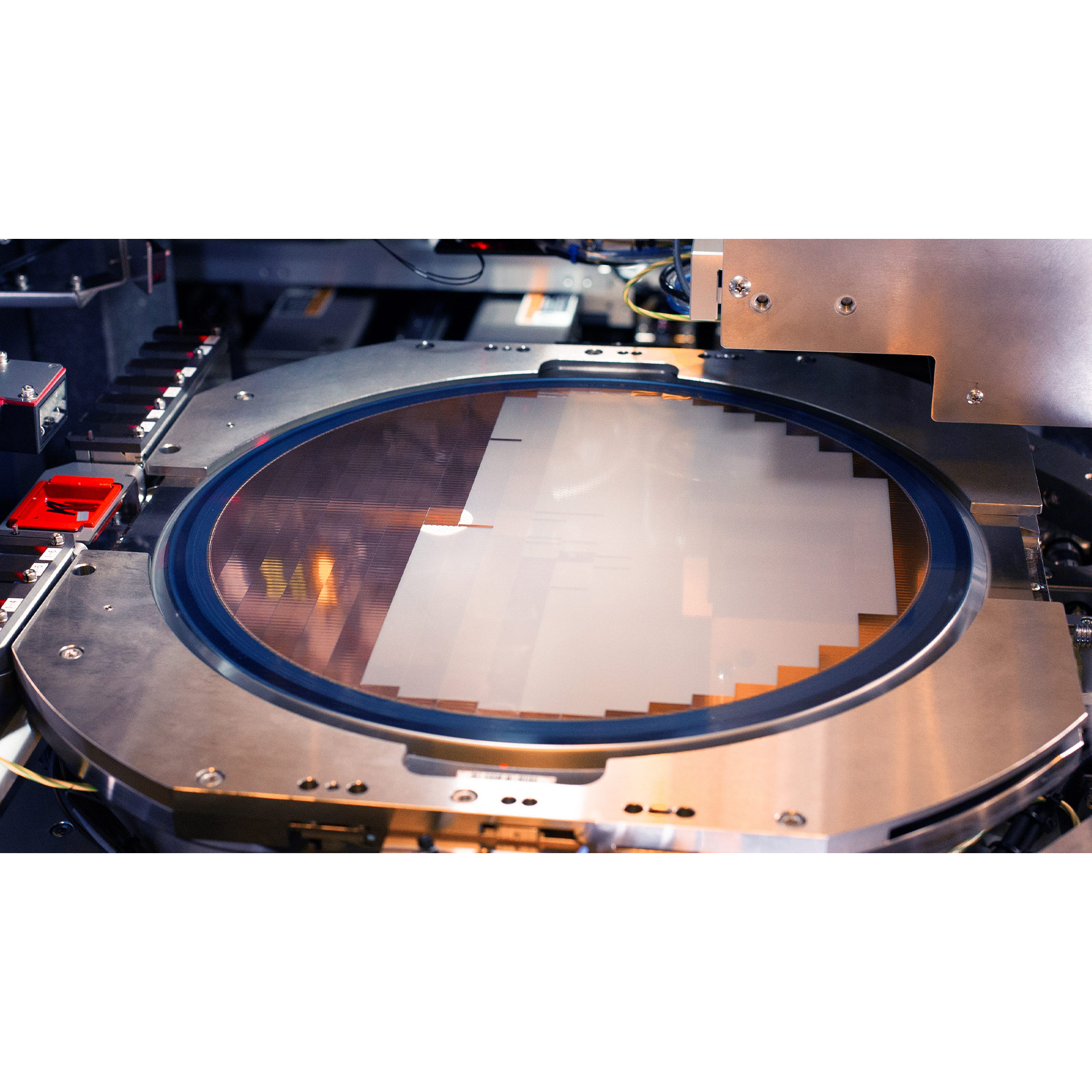 Immagine pubblicata in relazione al seguente contenuto: Intel sceglie il nodo N2 di TSMC per la produzione dei processori Nova Lake | Nome immagine: news36633_Intel-Foundry_2.png