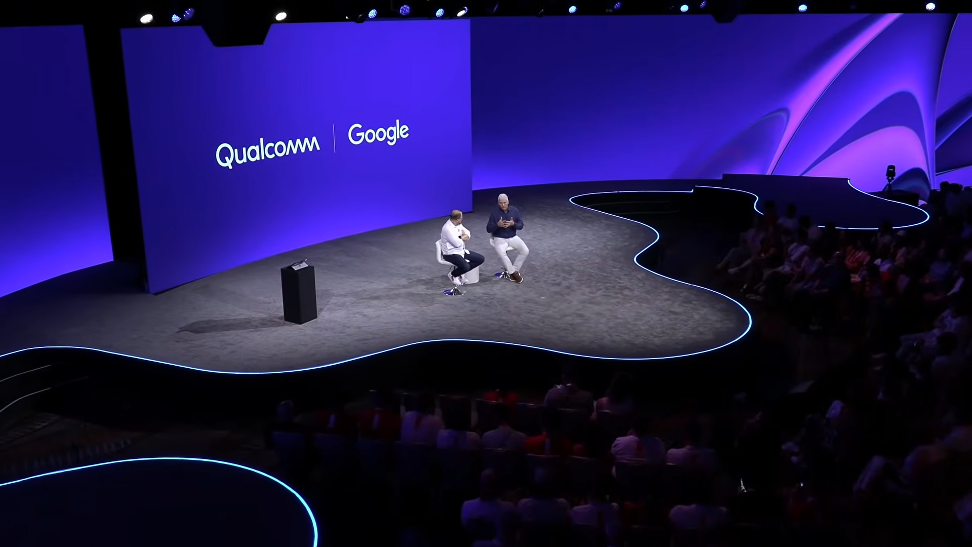 Immagine pubblicata in relazione al seguente contenuto: Qualcomm esalta il progetto di Google che sta portando Android sui PC | Nome immagine: news37010_Snapdragon-Summit-2025_1.png