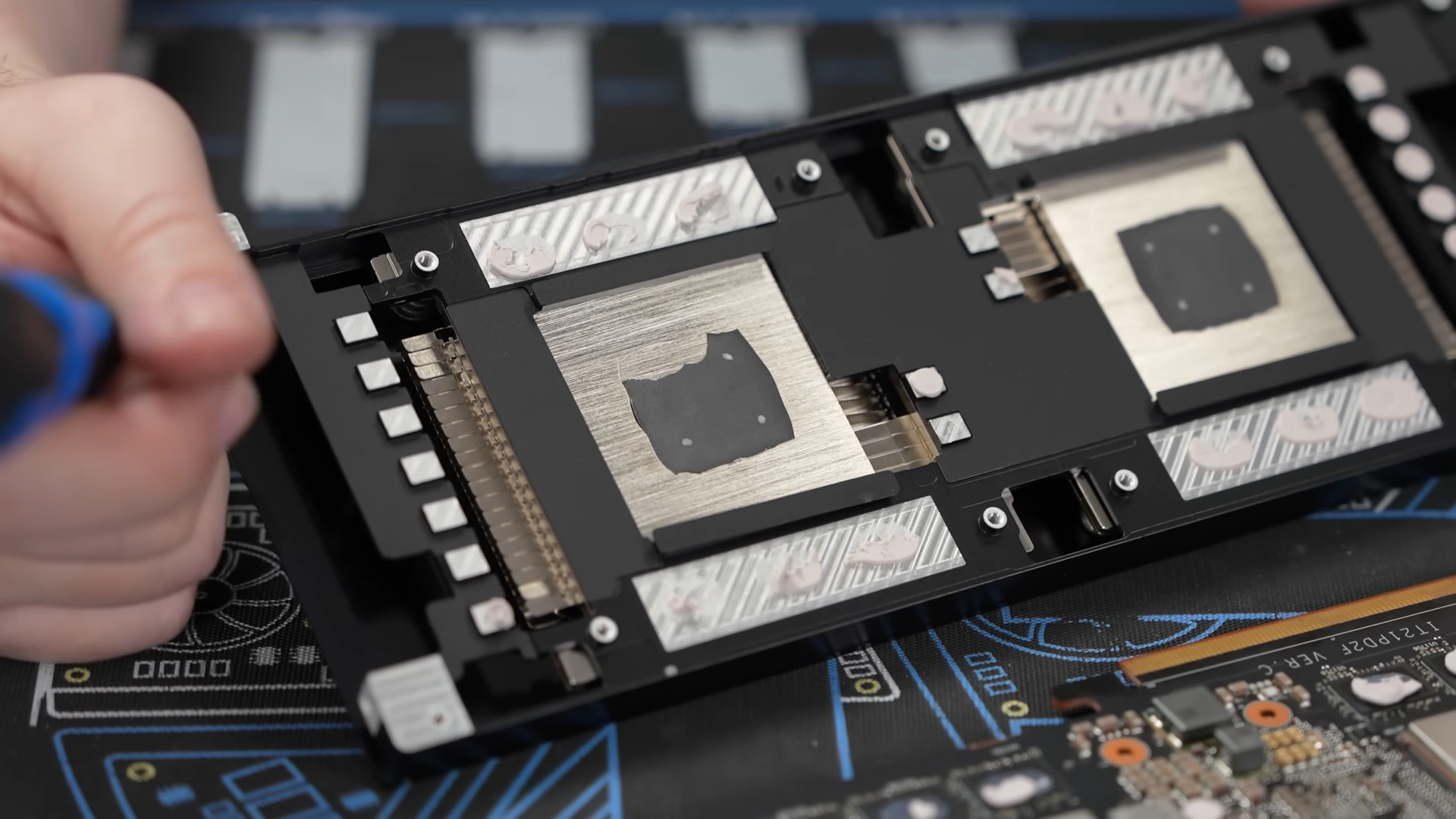 Immagine pubblicata in relazione al seguente contenuto: Huawei lancia la video card dual-gpu Atlas 300I Duo per applicazioni AI | Nome immagine: news37064_Huawei_Atlas-300I-Duo_5.png
