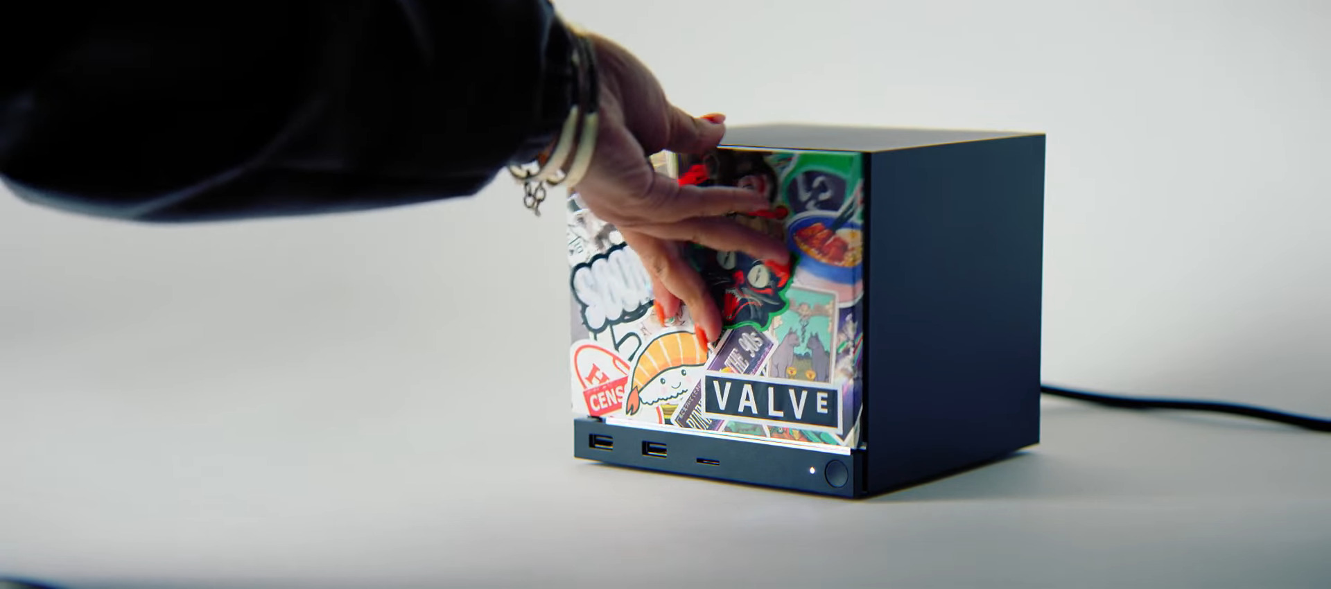 Immagine pubblicata in relazione al seguente contenuto: Valve tenta i gamer con Steam Machine: specifiche e foto dei componenti interni | Nome immagine: news37148_Valve-Steam-Machine_2.jpg