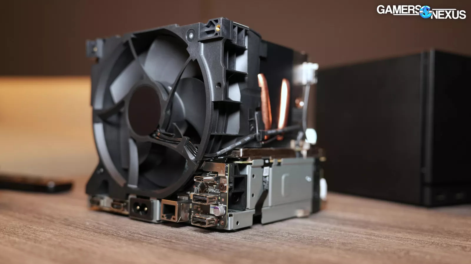 Immagine pubblicata in relazione al seguente contenuto: Valve tenta i gamer con Steam Machine: specifiche e foto dei componenti interni | Nome immagine: news37148_Valve-Steam-Machine_6.jpg