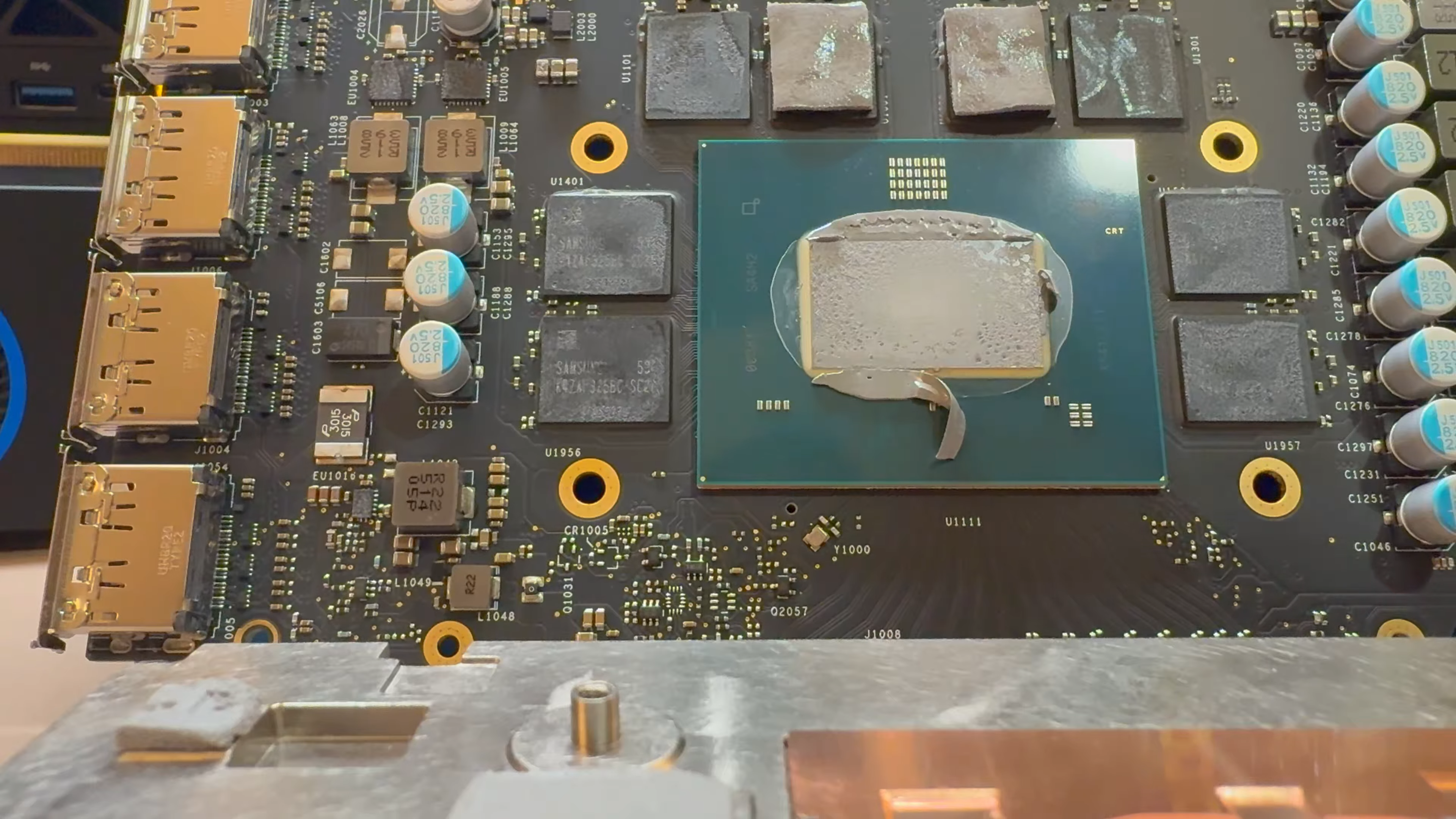 Immagine pubblicata in relazione al seguente contenuto: Teardown della video card Intel Arc Pro B70 32GB e immagini della GPU BMG-G31 | Nome immagine: news37450_Intel-Arc-Pro-B70-Single-Fan-32GB_3.png